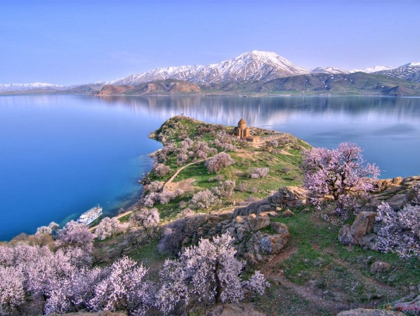 کلیسای جامع صلیب مقدس ، آغتامار