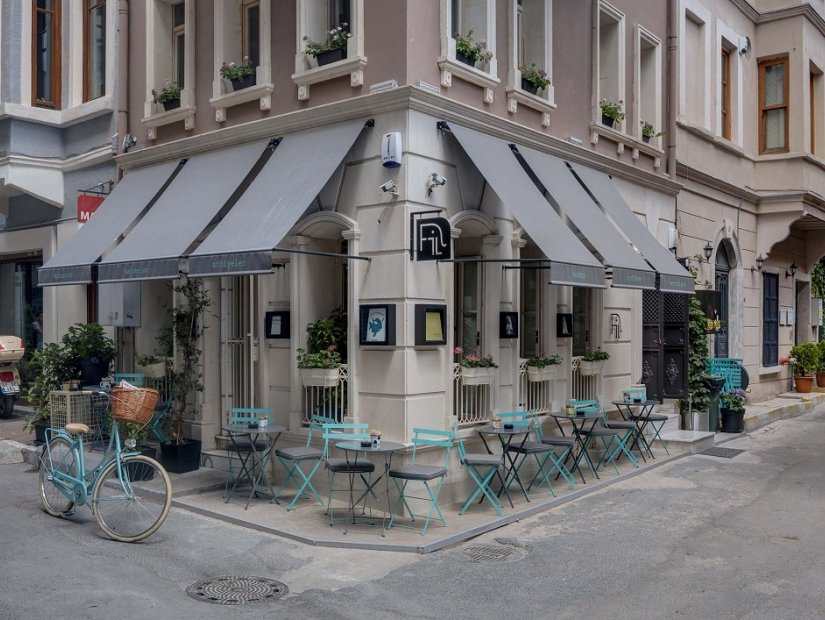 Best Bookshop Cafes in Istanbul