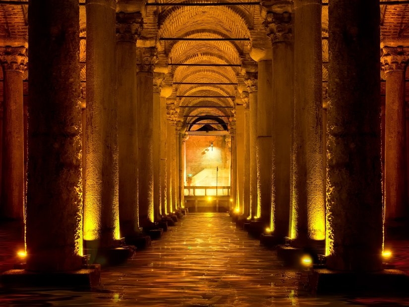 La citerne de la Basilique : La légende de la sous-terre