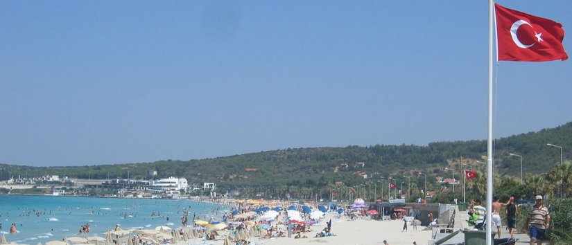 Ilıca Strand mit goldenem Sand
