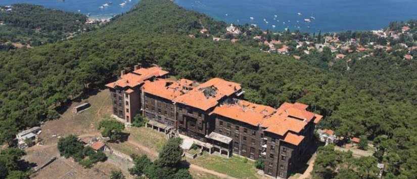 A Fascinating Wooden Structure: Prinkipo Orphanage