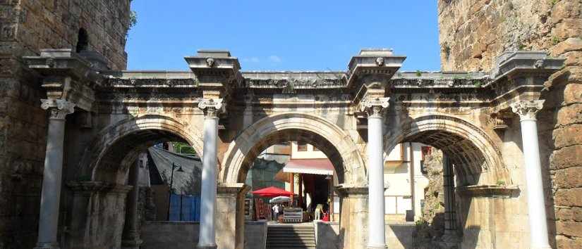 Der berühmte Bogen in Antalya: Hadrianstor