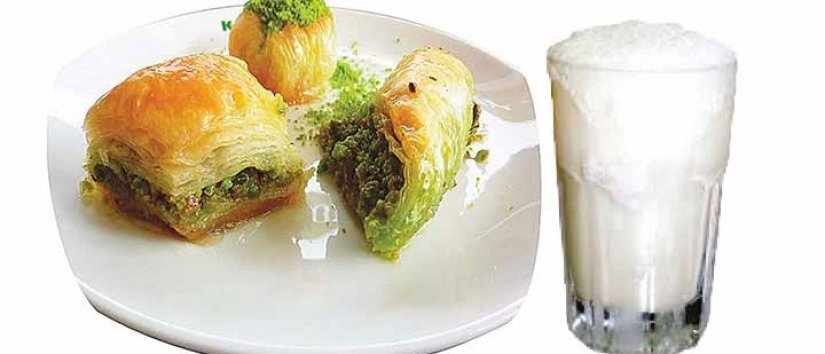 Un duo improbable : Ayran et Baklava