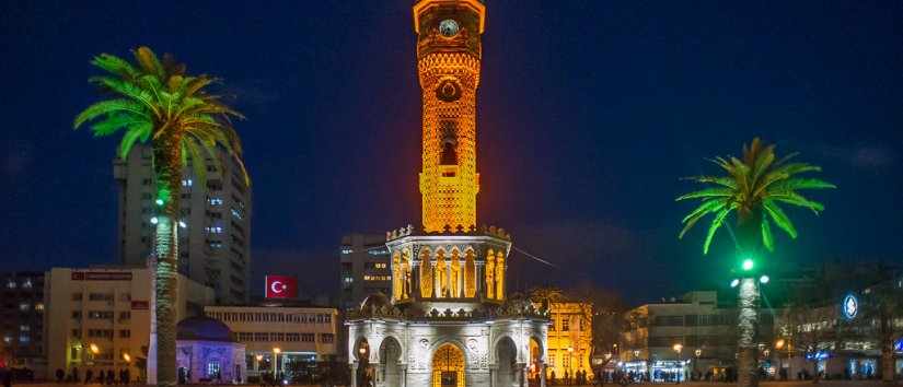 İzmir Glockenturm am Konak-Platz