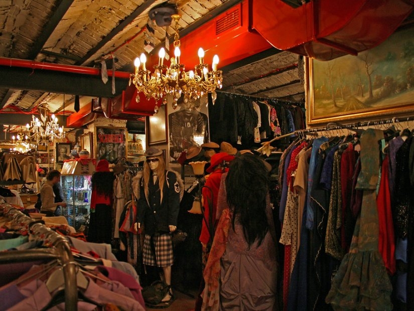 متاجر التحف وأسواق السلع المستعملة في اسطنبول